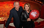 Simon Verhoeven, Senta Berger bei der Premiere von Circus Roncalli in München (©Foto: Martin Schmitz)